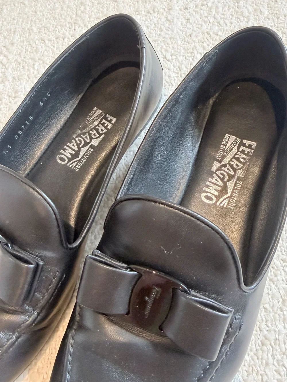 Authentic Salvatore Ferragamo Vara Bow Black Leather Loafers – Size 6.5 C